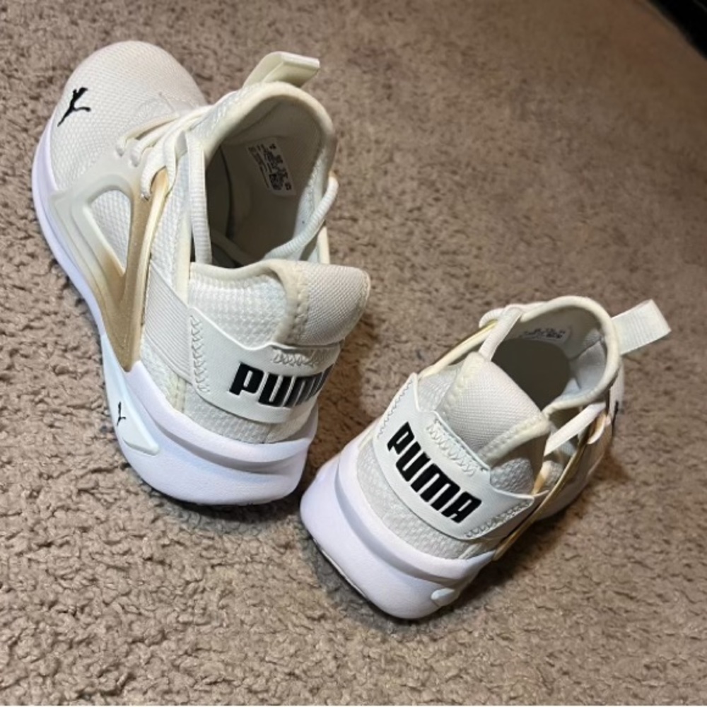 Women’s 7.5 Puma never worn